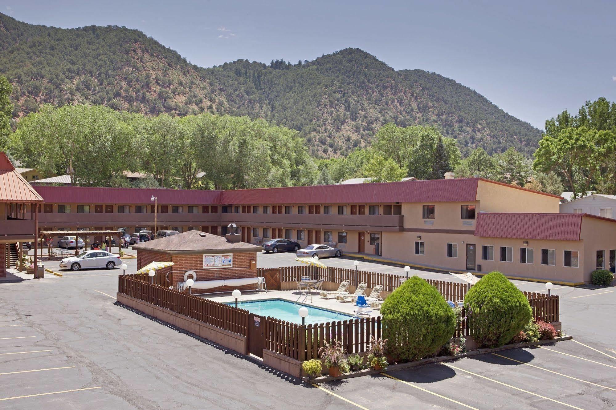 Glenwood Springs Cedar Lodge Εξωτερικό φωτογραφία